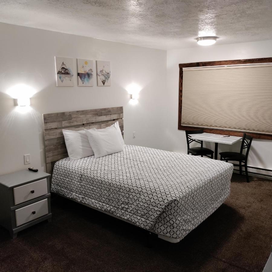 High Desert Inn Salina Extérieur photo